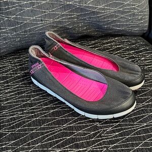 CROCS Women's Gray and Pink Loafers